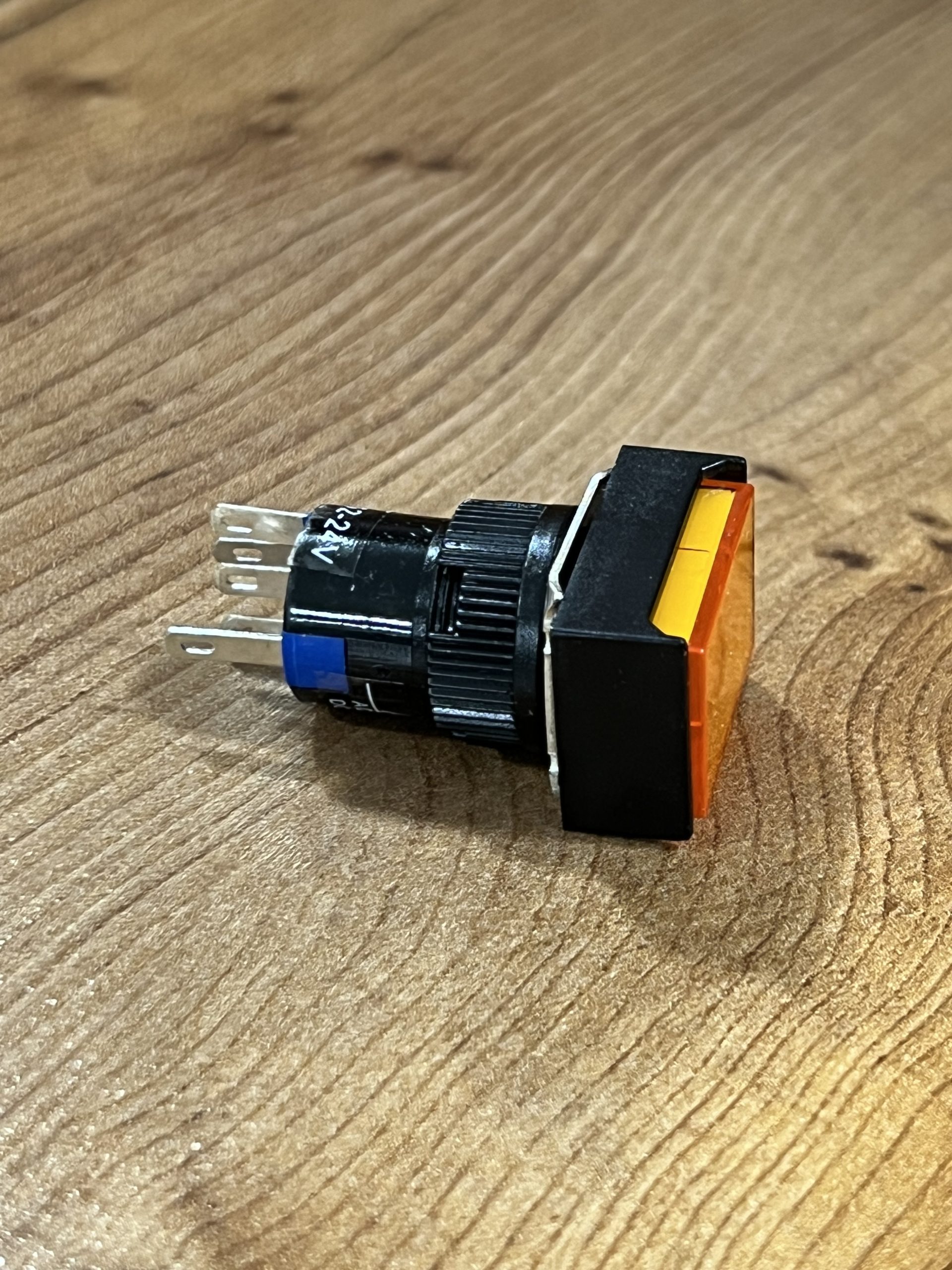 شستی فشاری چراغدار زرد ®AL6M، 12–24V LeHao - Image 2